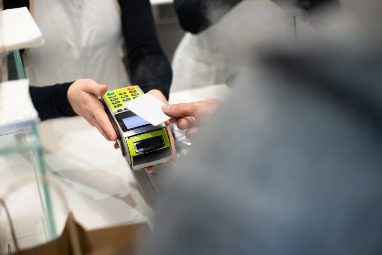Comment l&rsquo;e-commerce tire-t-il parti des applications mobiles ?