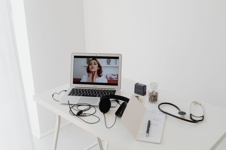 La médecine connectée révolutionne-t-elle la santé avec les applications mobiles ?
