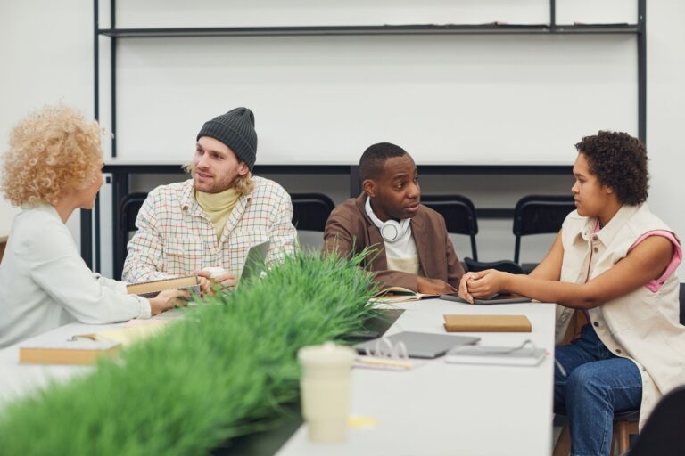 Comment favoriser l&rsquo;intégration des start-ups dans les écosystèmes locaux ?