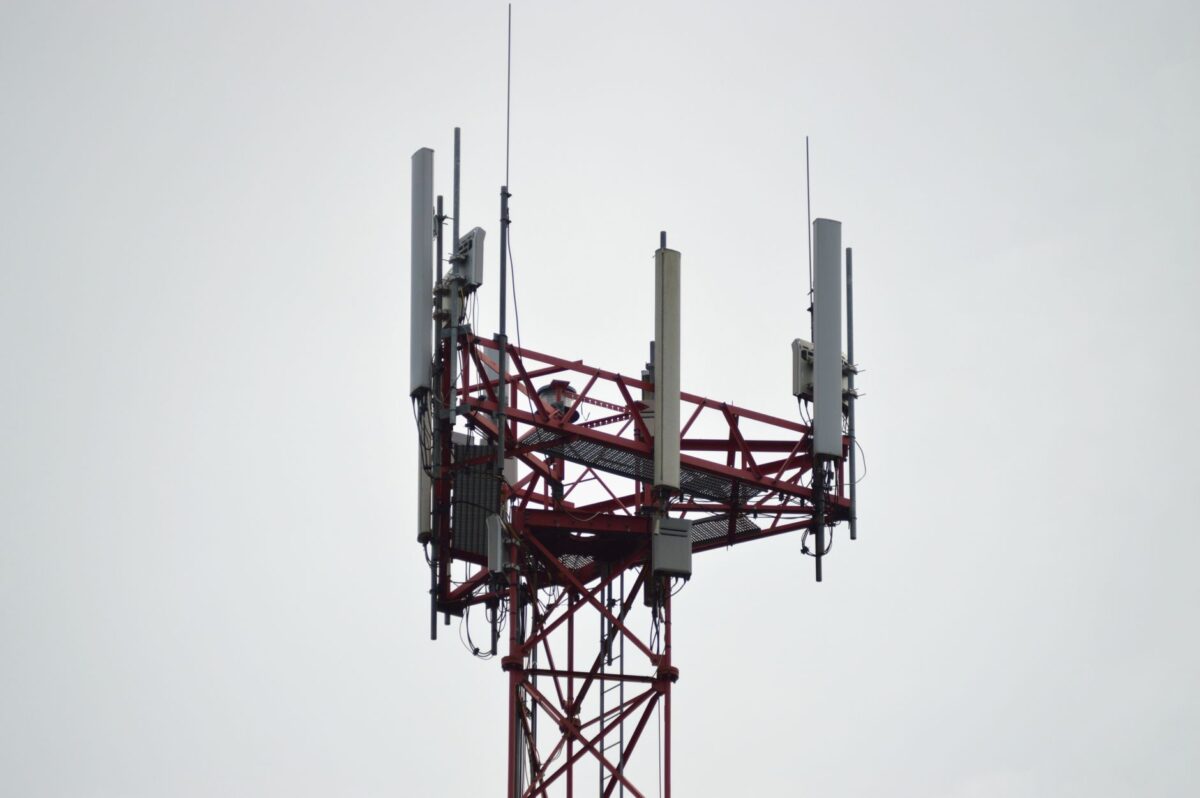 Comment les télécommunications façonnent-elles la connectivité aérienne ?