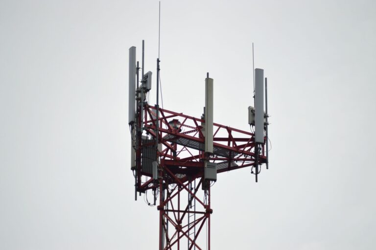 Comment les télécommunications façonnent-elles la connectivité aérienne ?