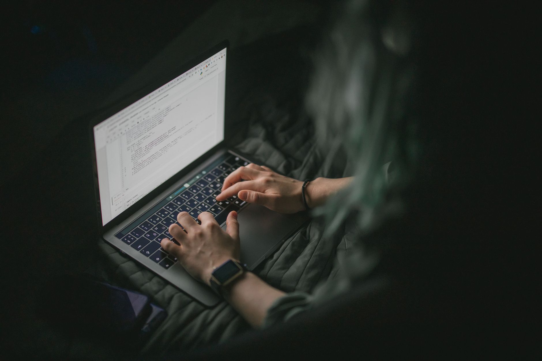 Une attaque DDoS peut-elle vraiment voler vos données ? Le cas La Poste Mobile